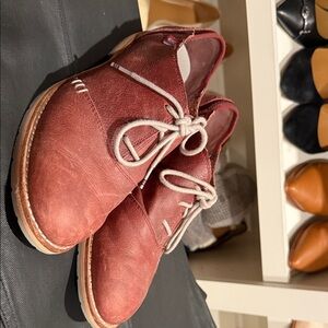 Ahnu Women's Chukka shoes in Burgundy Leather